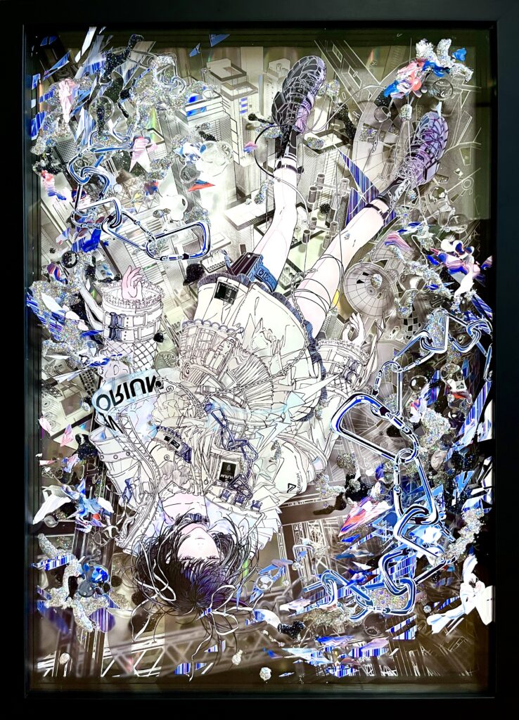 廣瀬祥子《Residual Matter》2026年。都市空間に逆さまの人物を配置し、鏡面素材やグリッター、半立体的なレイヤーを組み合わせた作品。