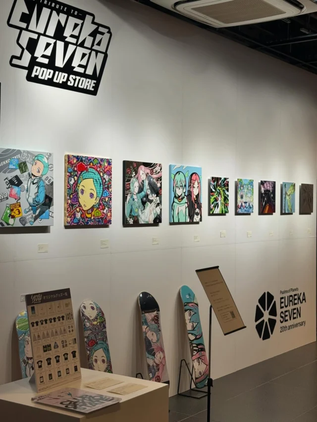 【お知らせ】
ただいま参加させていただいている渋谷サクラステージにて開催中の「Tribute to Eureka Seven POP UP STORE」へお邪魔してまいりました！
他の作家様の素敵な作品を拝見できたうえ、私の作品が沢山のグッズにしていただけてとても嬉しいです…！🥲
会期は3/29までになりますので、是非よろしくお願いいたします🙏✨
↓グッズはこちらから↓
https://store.tsite.jp/ginza/event/art/52727-1557250209.html

▼詳細▼
「Tribute to Eureka Seven POP UP STORE」
【銀座蔦屋書店】
日時 3/2(月)〜3/15(日) 
10：30～21：00　※最終日は18：00まで
場所 銀座 蔦屋書店（ART SQUARE）

【渋谷サクラステージ】
日時 3/18(水)〜3/29(日) 
8：00～23：00　※最終日は20：00まで
場所 渋谷サクラステージ（SHIBUYA SIDE 4F「re-search」）

━━━━━━━━━━━━━━

[Announcement] I recently visited the "Tribute to Eureka Seven POP UP STORE" currently being held at Shibuya Sakura Stage, where I'm participating!

I was able to see the wonderful works of other artists, and I'm so happy that my work has been made into so many goods...! 🥲
The event runs until March 29th, so please come and visit us! 🙏✨
↓Goods are available here↓
https://store.tsite.jp/ginza/event/art/52727-1557250209.html

▼Details▼
"Tribute to Eureka Seven POP UP STORE"
【Ginza Tsutaya Bookstore】
Date: March 2nd (Mon) - March 15th (Sun)
10:30 AM - 9:00 PM *Until 6:00 PM on the last day
Location: Ginza Tsutaya Bookstore (ART SQUARE)

【Shibuya Sakura Stage】
Date: March 18th (Wed) - March 29th (Sun)
8:00 AM - 11:00 PM *Until 8:00 PM on the last day
Location: Shibuya Sakura Stage (SHIBUYA SIDE 4F "re-search")

━━━━━━━━━━━━━━
#アート #art #contemporaryart #現代美術 #当代艺术