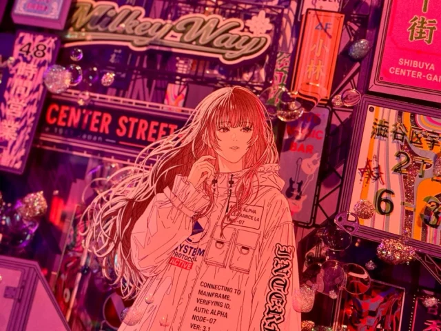 「ART渋谷派」本日オープニングパーティーありがとうございました🙇‍♂️
アーティストトーク、めちゃくちゃ緊張しました…😭

今回の作品は、見る角度によって光の反射やレイヤーの見え方が変化する構造になっています。
実物で見ると、油彩で描いた箇所の質感や、多層作品特有の奥行き・反射感がかなり変わって見えるので、ぜひ会場でご覧いただけますと嬉しいです！

作品は会場・オンラインにてご購入いただけます。

6/4まで開催中です！

https://www.tagboat.com/products/list.php?author_id=1004920

▼展示詳細
http://tagboat.co.jp/第三回art渋谷派/

「ART 渋谷派 Vol.3 DIGITAL JAM」
5/22(金)〜6/4(木)
SHIBUYA XXI
〒150-0042
東京都渋谷区宇田川町12-7 渋谷エメラルドビル1F
11:00〜18:00（5/22は17:00〜）

━━━━━━━━━━━━━━

Thank you for attending the opening party for “ART Shibuya-ha” today! 🙇‍♂️
I was incredibly nervous during the artist talk…😭

These works are constructed so that the reflections and visual layers shift depending on the viewing angle.
The texture of the oil-painted areas and the depth created by the layered structure change significantly in person, so I would be very happy if you could experience them at the venue.

The works are available for purchase both at the venue and online.

Exhibition runs until June 4th.

#contemporaryart
#mixedmediaartist
#contemporarypainting
#tokyoart
#artcollector