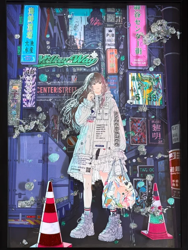 【お知らせ】

〜9/6(日)まで銀座 WABI-和・美- 2FにてArtBrikka様(@artbrikka)主催で開催中の三人展「あいだの風景」に展示させていただいている作品です！🙏✨

A Future That Never Materialized
Size: 622 × 448 × 52 mm
Materials: UV print on acrylic sheet ×3, UV print on PVC sheet, acrylic, UV resin, glitter powder, special paper, frame
2026

デジタルイメージと描画材、樹脂・反射素材などの物質的なレイヤーを組み合わせて制作した作品です！

「未来になりきれなかった、100年後の渋谷」をテーマに制作しています！
看板のほとんどに一応設定があるので、細かいところまでご覧いただけると嬉しいです👀🪧✨

今回は作品全体だけでなく、細かなディテールもあわせて掲載しました！👀✨

画面上では伝わりにくい素材の反射やグリッター、レイヤーによる奥行きなどもありますので、ぜひ会場にて実物をご覧いただけますと嬉しいです…！🙏✨

三人展「あいだの風景」
会期：2026年8月31日(月)〜9月6日(日)
時間：12:00〜19:00
※初日は14:00〜／最終日は16:00まで
会場：WABI-和・美- 2F
東京都中央区銀座4-11-5
入場無料
主催：ArtBrikka

お近くにお越しの際は、ぜひお立ち寄りいただけますと幸いです！
何卒よろしくお願いいたします🙏✨

▼展示詳細はこちら▼
https://shokohirose.com/2026/08/30/2026-08-31-09-06-三人展「あいだの風景」｜wabi-和・美-2f/

#AFutureThatNeverMaterialized
#廣瀬祥子
#あいだの風景
#現代アート
#ContemporaryArt